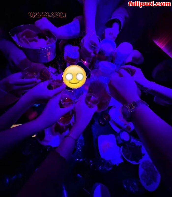 91江浙沪粤换妻大神【736903】福利帖合集 群聚会后户外露出四男三女大乱斗【608P/217M】