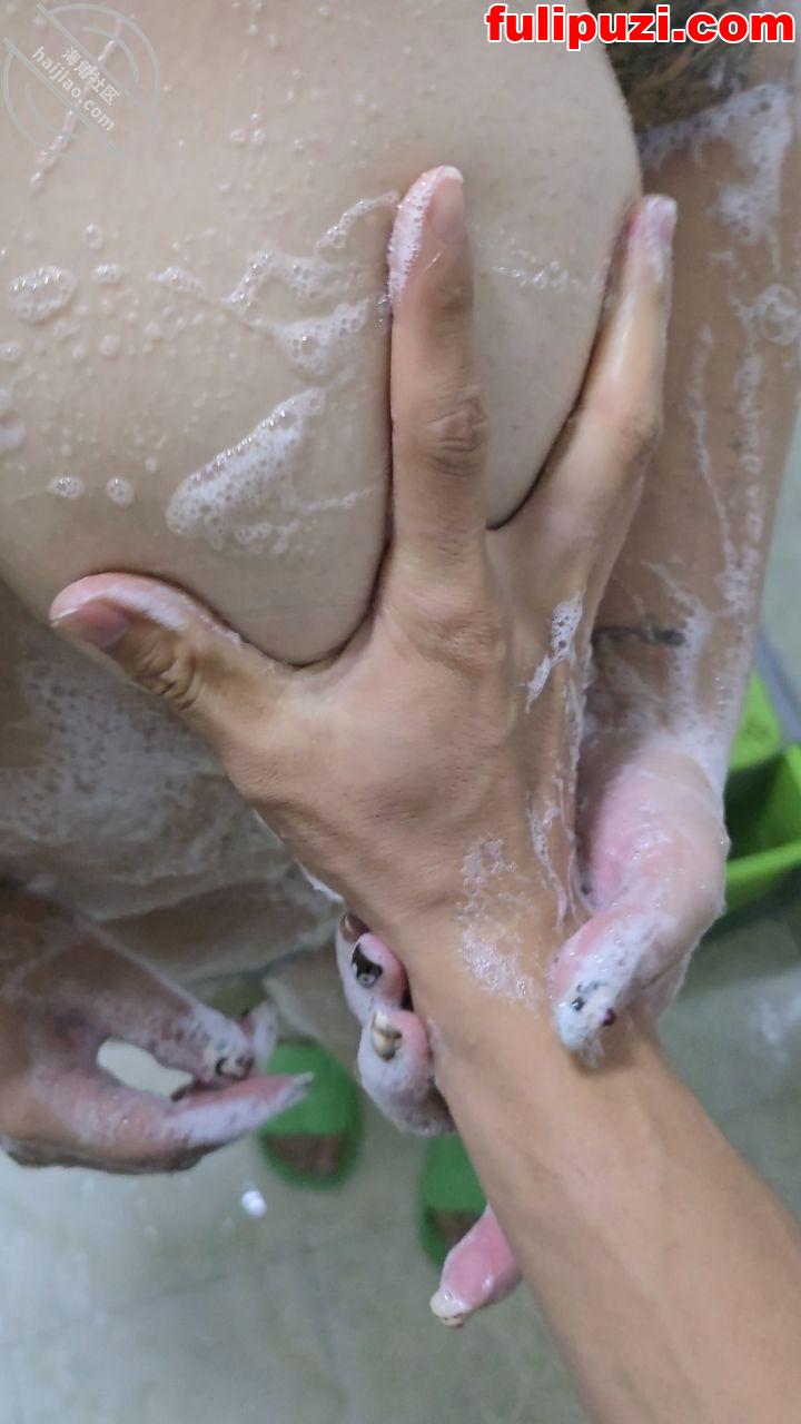 海角大神【我管堂妹叫嫂子】乱伦合集 堂妹的妈妈在隔壁而我在玩弄她女儿的D杯大奶【121P+12V/1.44G】
