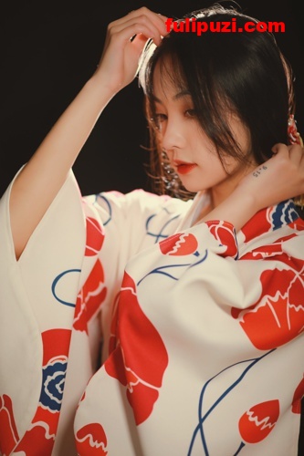 王动王牌模特！女神婕哥Qinweiyingjie推特自拍【76P/8V30M】