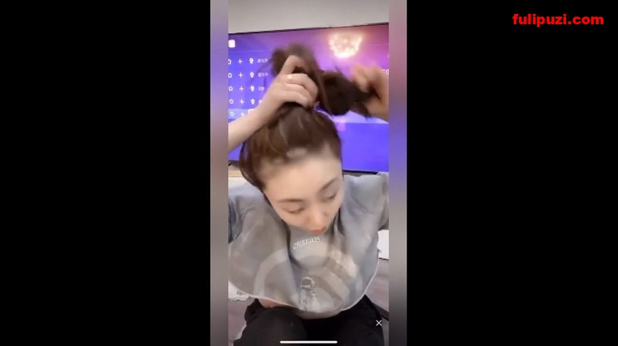 抖音上的走光瞬间 少妇少女都有最爱哪低头一瞬间的美丽闪现【1V/640M】