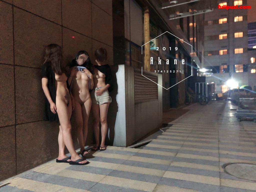 推特博主【LCM0S】绝版优质自拍 闺蜜淫乱局三姐妹胆大户外露出【900P+42V/530M】