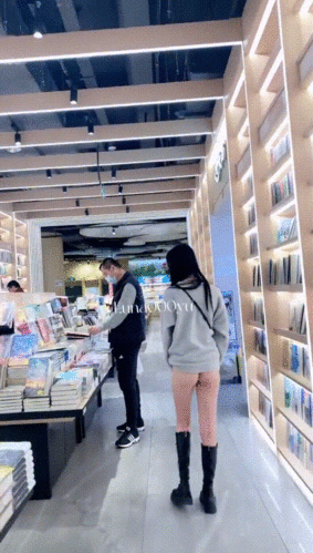 地铁座位极限露出！ 新晋推特女神【Luna】人前露出强到爆炸【260P+95V+34V/2.2G】
