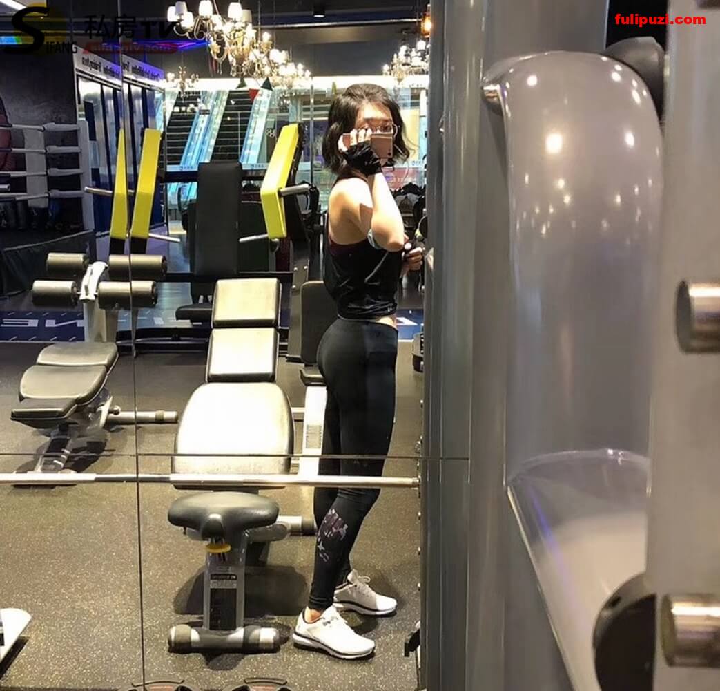 百度云泄密 紧身牛仔裤显身材！ 健身房遇到眼镜妹子约出来打一炮【117P/363M】