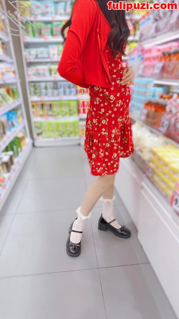 海角大神【长腿女儿丽丽】乱伦后续 考试前酒店大床房上让女儿高潮了两次【97P+7V/1.07G】