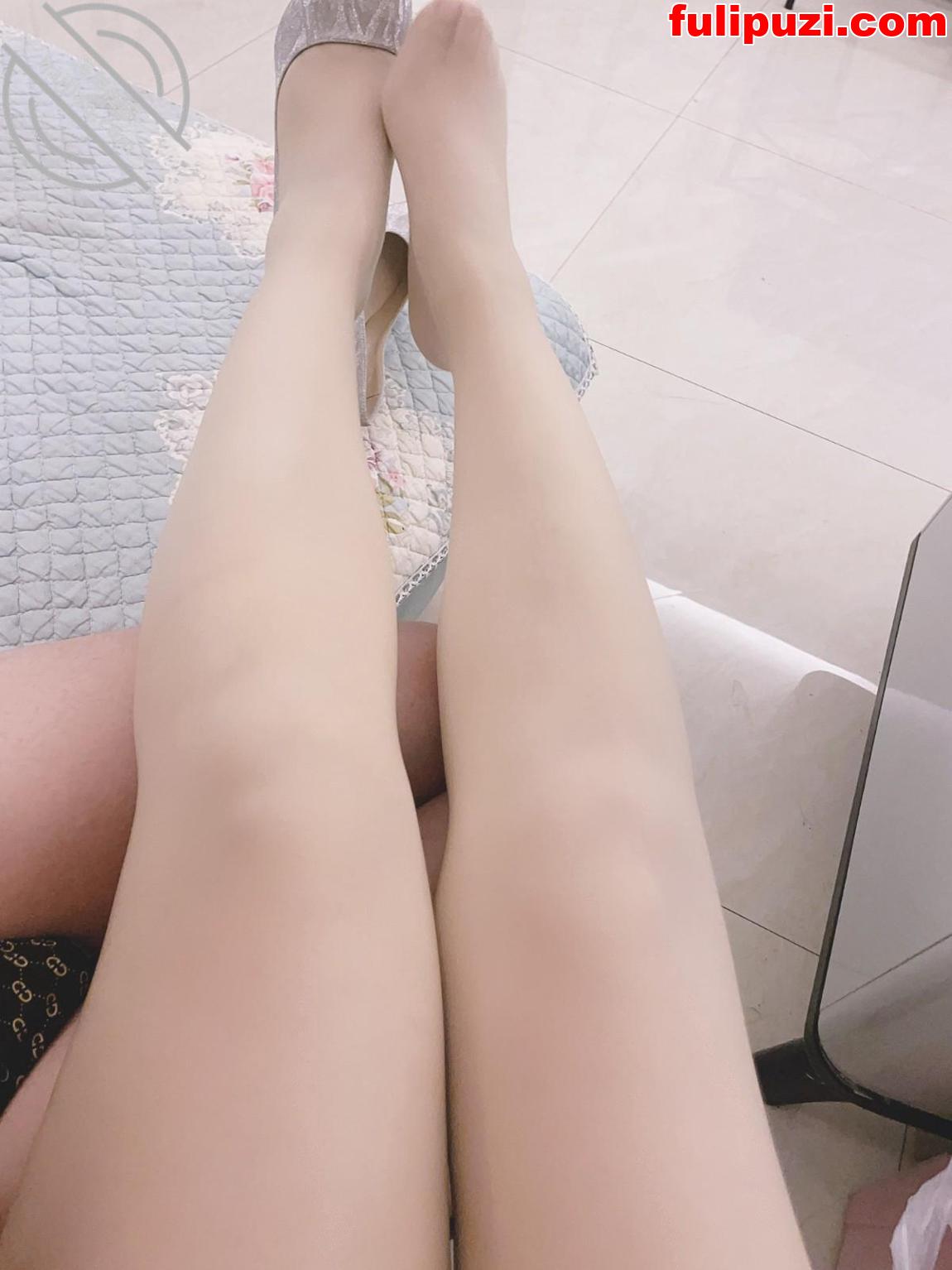 海角【和亲姐同居的日子】乱伦合集 亲姐吃鸡巴高潮时满嘴说弟弟操我【225P+12V/1.42G】