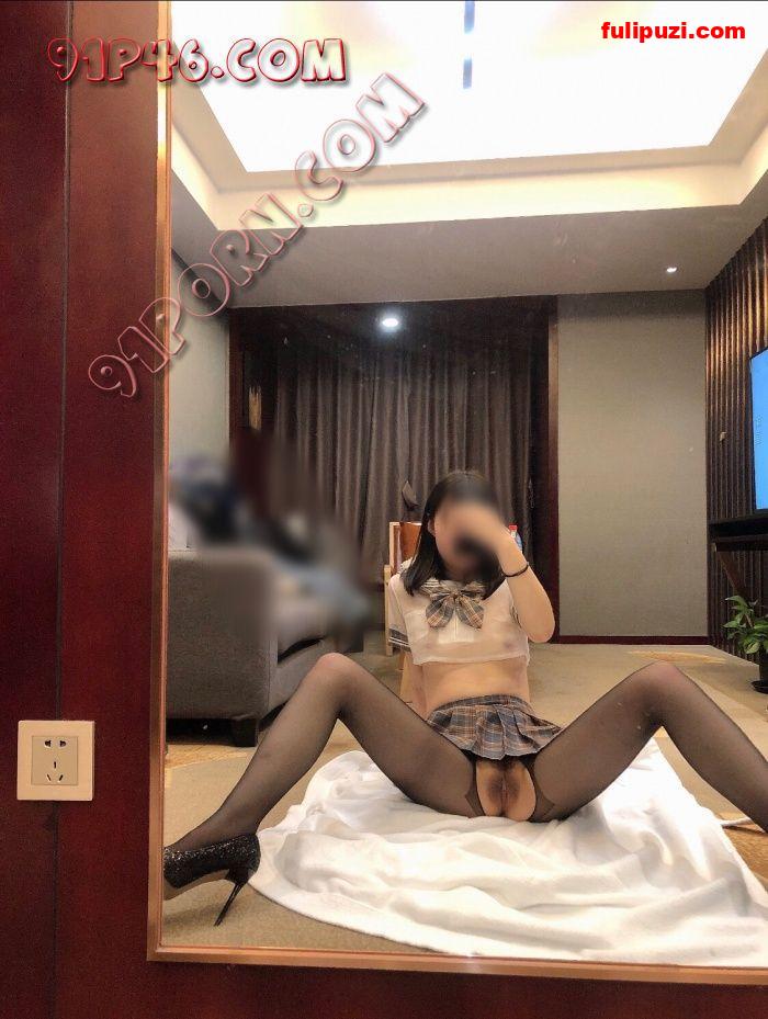 91高颜值情侣【一色初放】活动合集 长腿丝袜娇妻的激情释欲后入3P【483P/548M】
